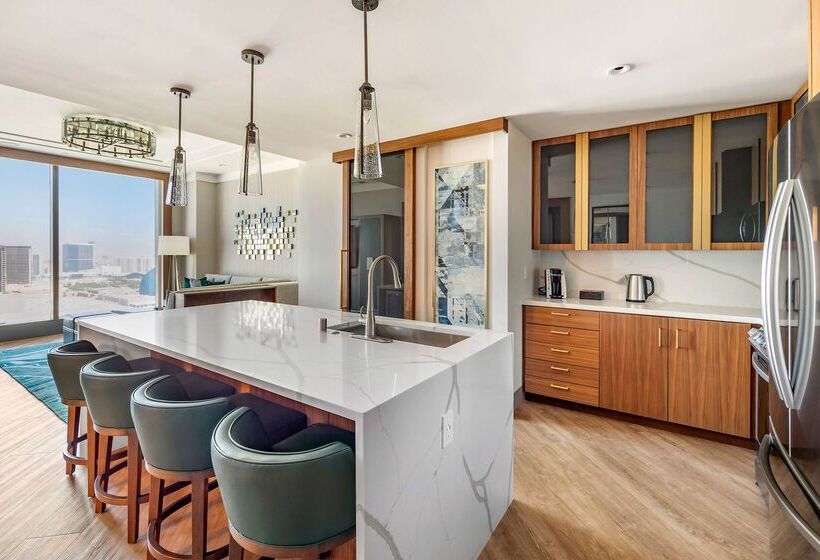 Отель Hilton Grand Vacations Club Elara Center Strip Las Vegas