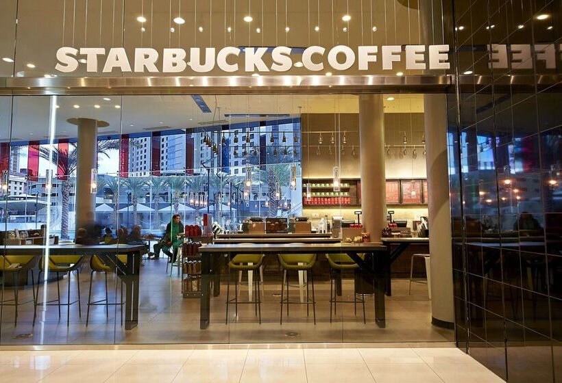 Отель Hilton Grand Vacations Club Elara Center Strip Las Vegas