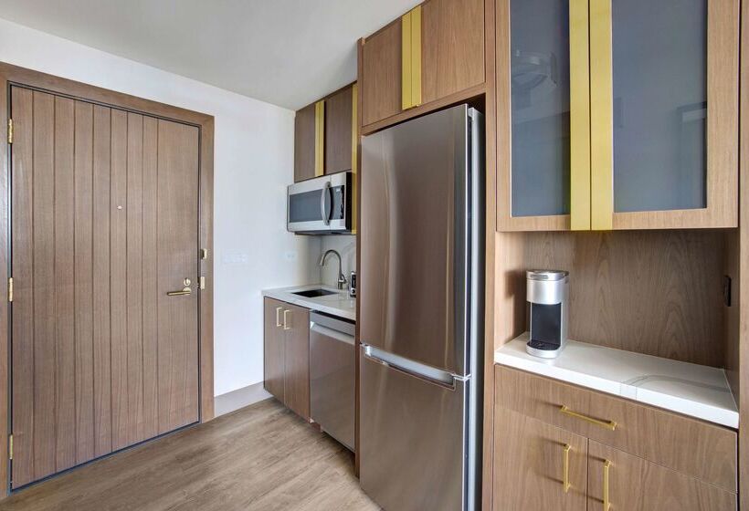 Отель Hilton Grand Vacations Club Elara Center Strip Las Vegas