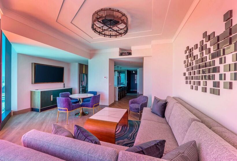 Отель Hilton Grand Vacations Club Elara Center Strip Las Vegas