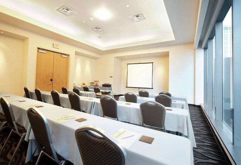 Отель Hilton Grand Vacations Club Elara Center Strip Las Vegas