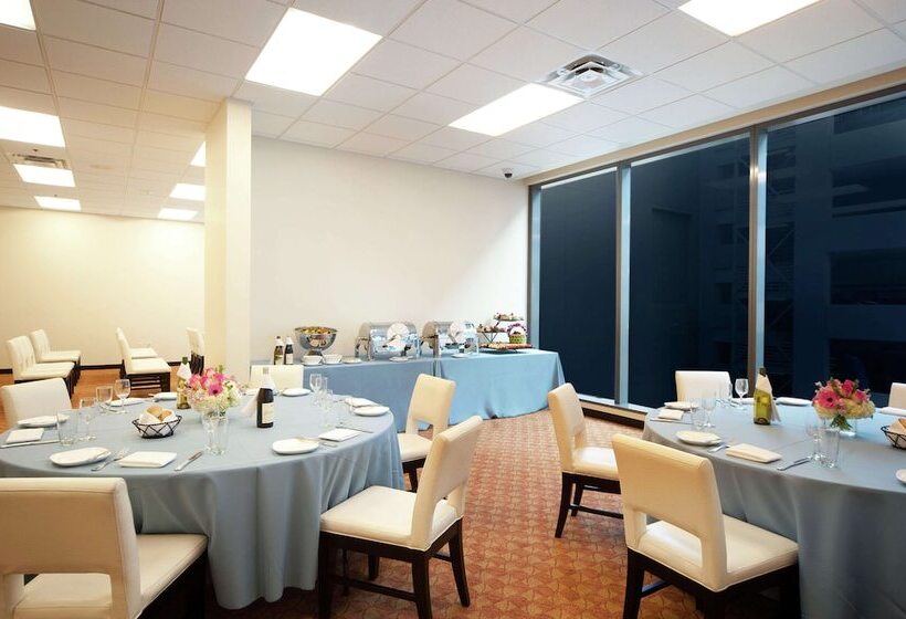 Отель Hilton Grand Vacations Club Elara Center Strip Las Vegas