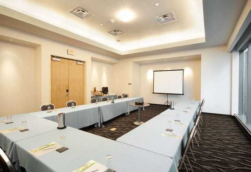 Отель Hilton Grand Vacations Club Elara Center Strip Las Vegas