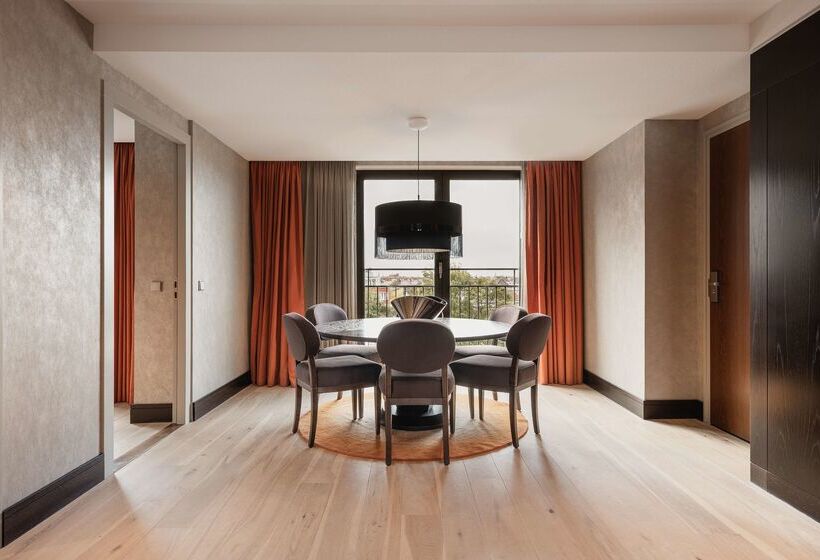 호텔 Hilton The Hague