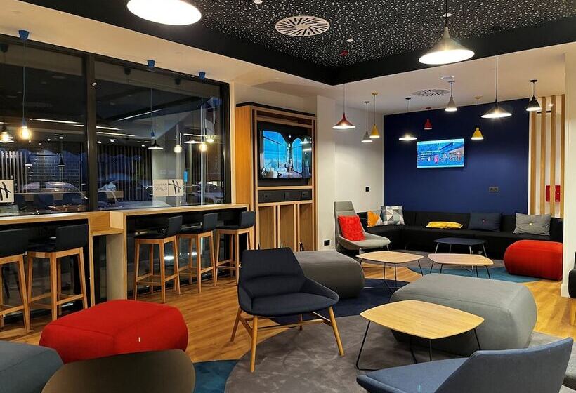 Отель Holiday Inn Express Bilbao Airport, An Ihg