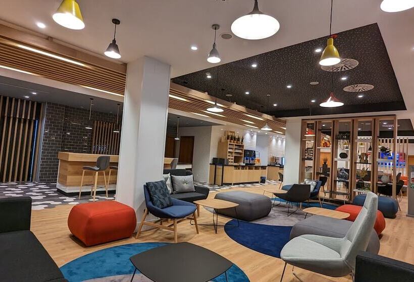 Отель Holiday Inn Express Bilbao Airport, An Ihg