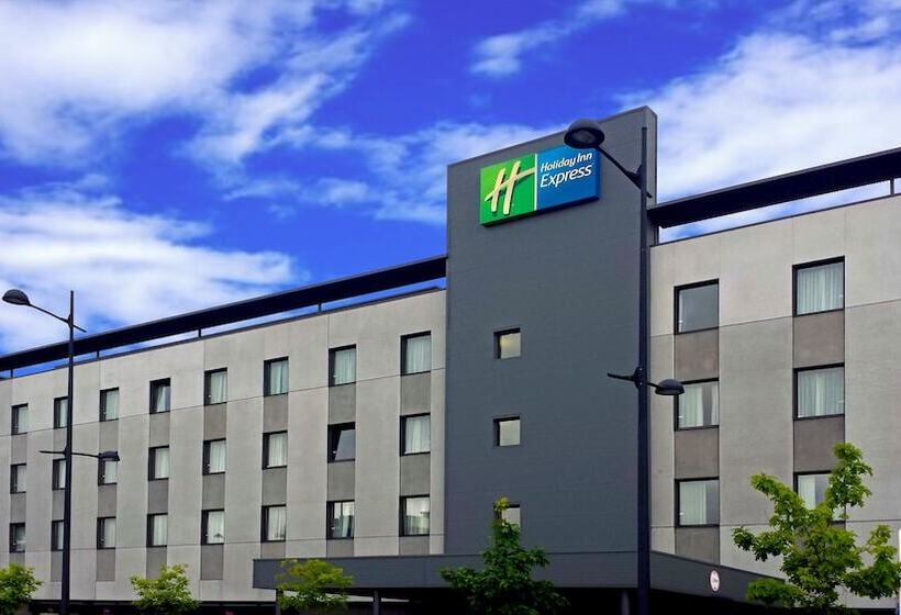 Отель Holiday Inn Express Bilbao Airport, An Ihg