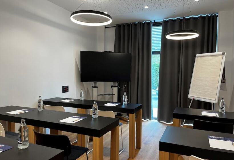 Отель Holiday Inn Express Bilbao Airport, An Ihg