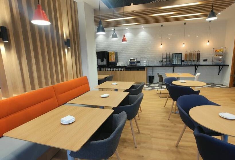 Отель Holiday Inn Express Bilbao Airport, An Ihg