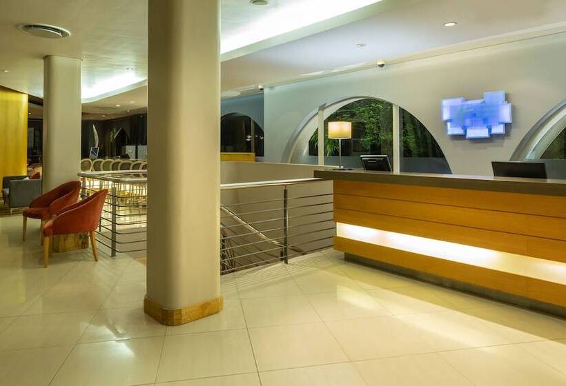 Отель Holiday Inn Express Cape Town City Centre, An Ihg