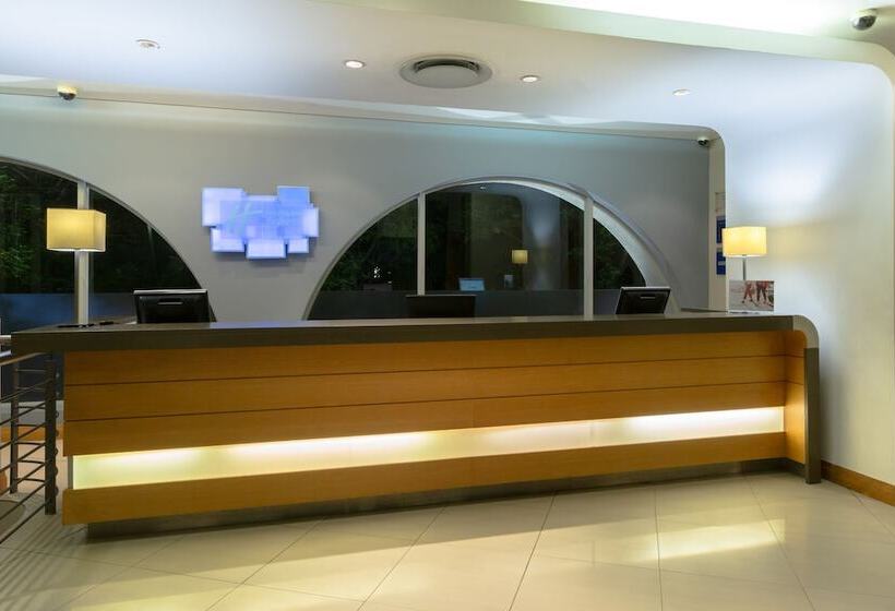 Отель Holiday Inn Express Cape Town City Centre, An Ihg