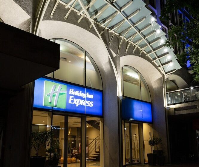 Отель Holiday Inn Express Cape Town City Centre, An Ihg
