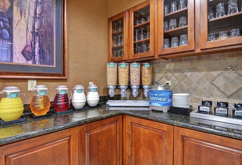 هتل Homewood Suites By Hilton Fayetteville