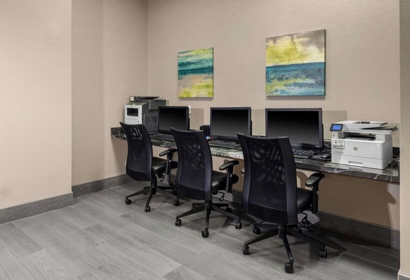 هتل Homewood Suites By Hilton Phoenix Airport South