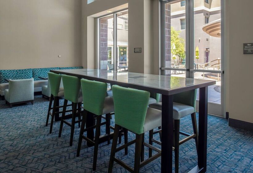 هتل Homewood Suites By Hilton Phoenix Airport South