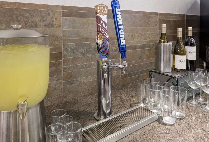 هتل Homewood Suites By Hilton Phoenix Northhappy Valley