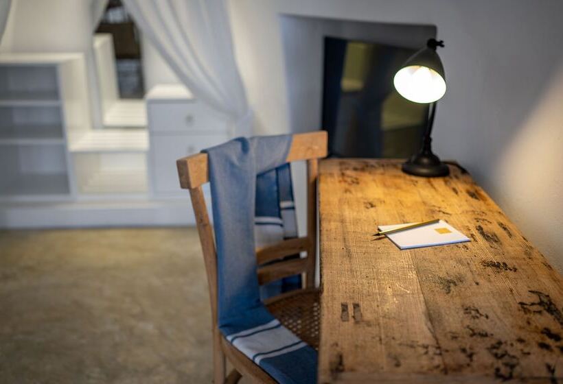 Iconic Santorini, A Boutique Cave Hotel By Sandglass