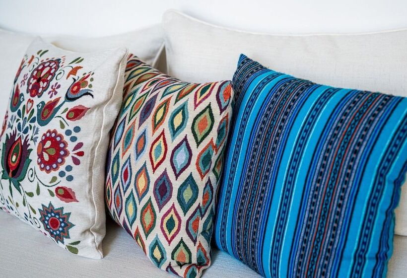 Iconic Santorini, A Boutique Cave Hotel By Sandglass