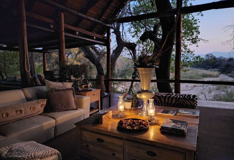 ホテル Kuname River Lodge