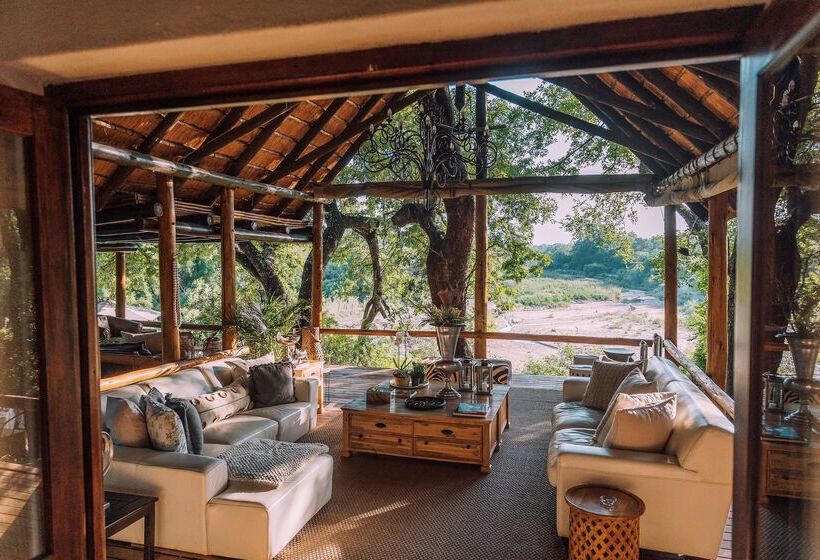 ホテル Kuname River Lodge