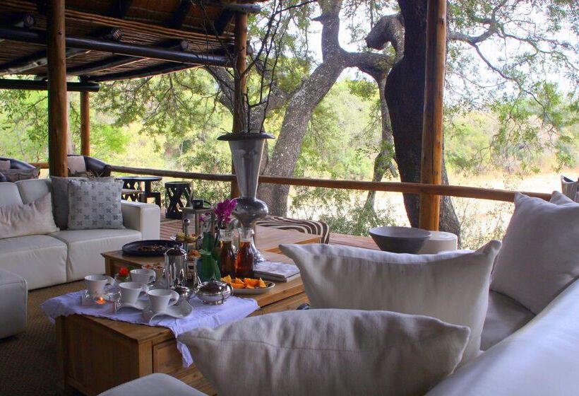 ホテル Kuname River Lodge