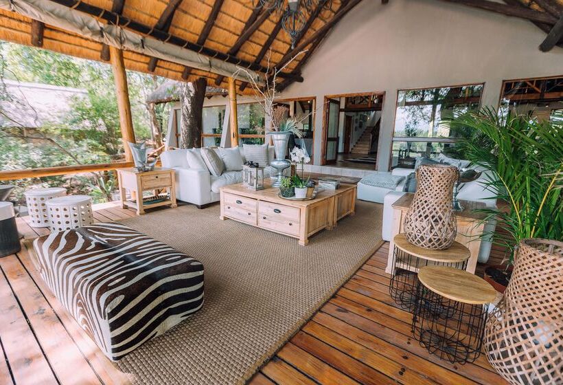 ホテル Kuname River Lodge