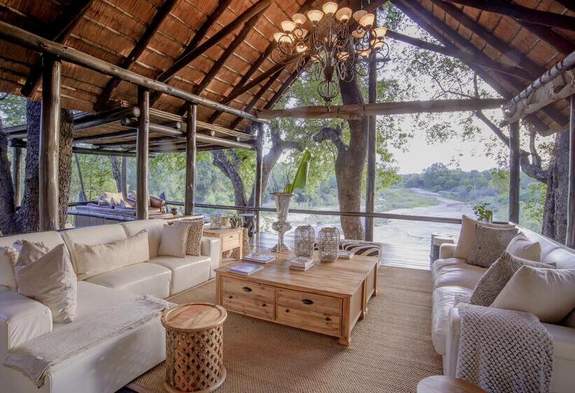 ホテル Kuname River Lodge