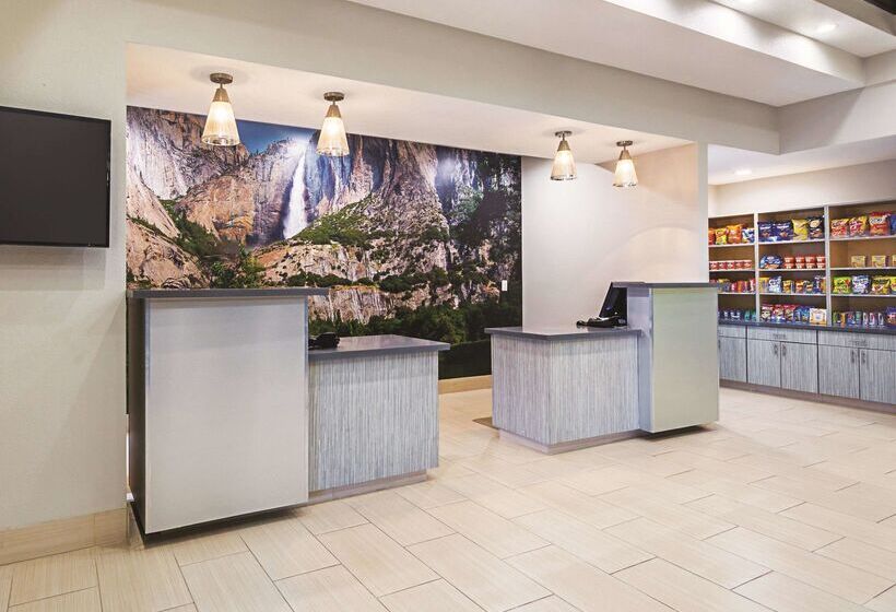 Отель La Quinta By Wyndham Fresno Northwest