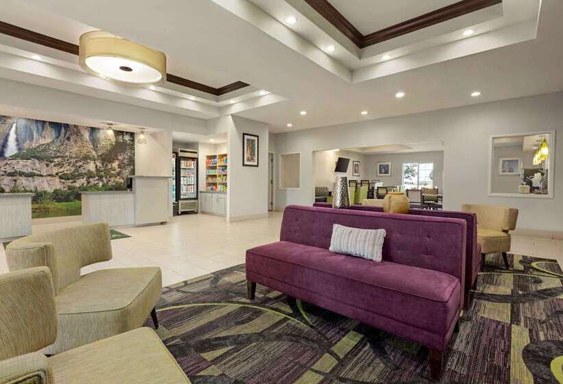 Отель La Quinta By Wyndham Fresno Northwest