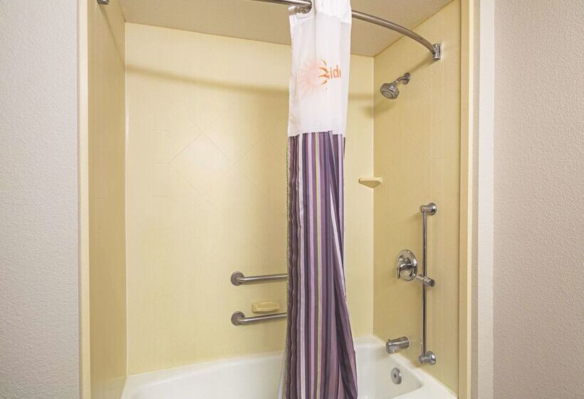 Отель La Quinta By Wyndham Fresno Northwest