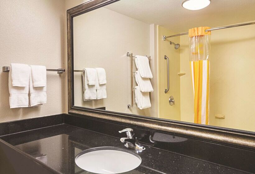 Отель La Quinta By Wyndham Fresno Northwest