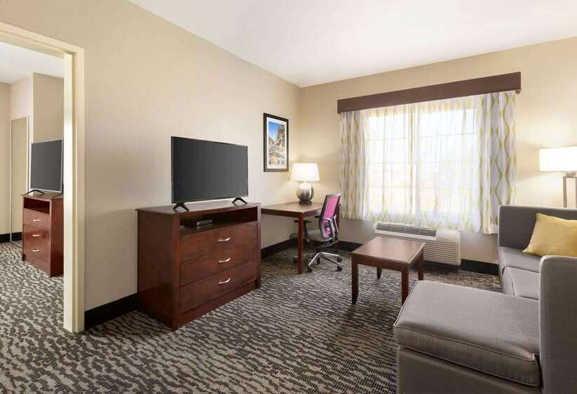 Отель La Quinta By Wyndham Fresno Northwest