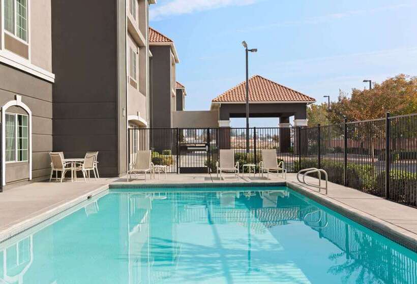 Отель La Quinta By Wyndham Fresno Northwest