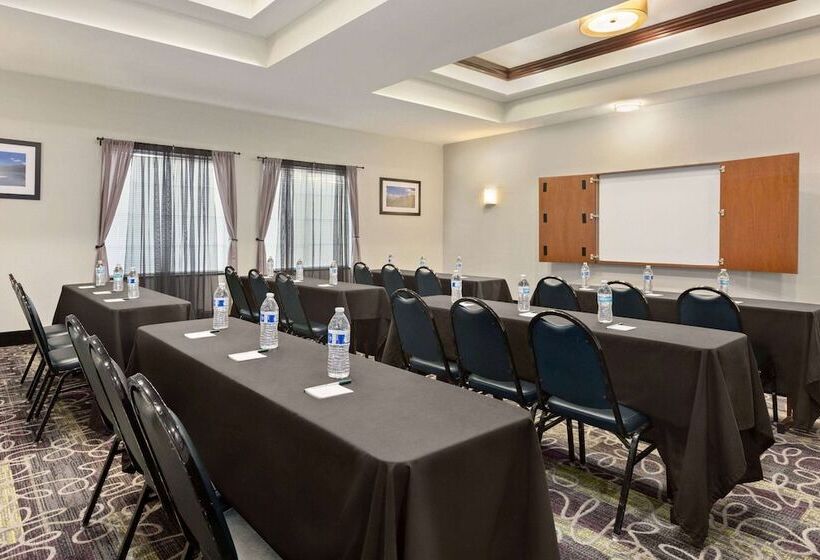 Отель La Quinta By Wyndham Fresno Northwest