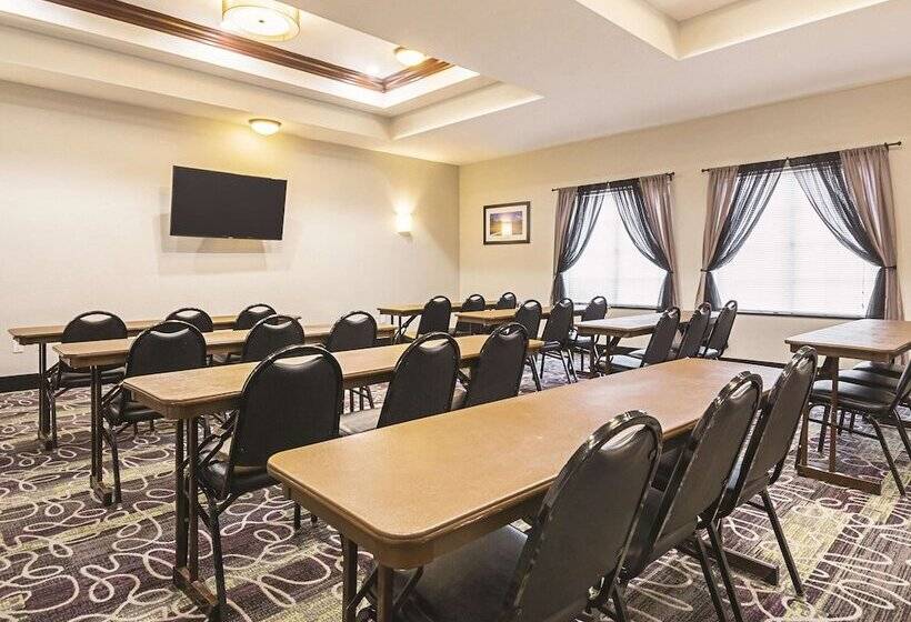 Отель La Quinta By Wyndham Fresno Northwest