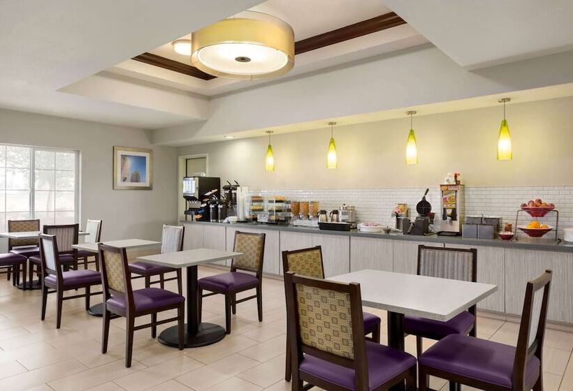 هتل La Quinta By Wyndham Fresno Northwest