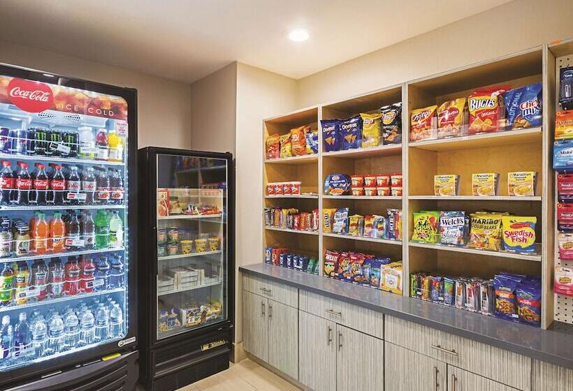 Отель La Quinta By Wyndham Fresno Northwest