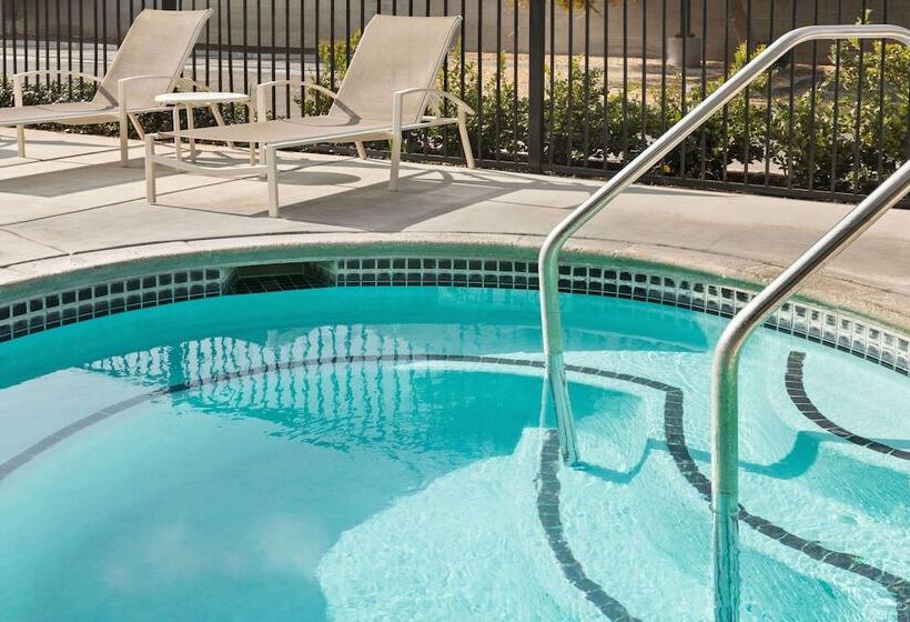 Отель La Quinta By Wyndham Fresno Northwest