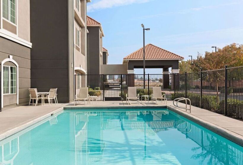 Отель La Quinta By Wyndham Fresno Northwest