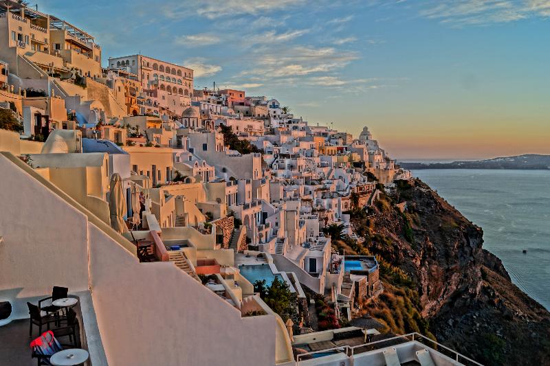 Отель Loucas On The Cliff