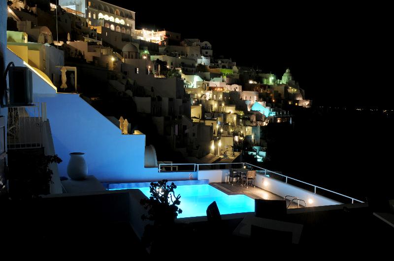 Отель Loucas On The Cliff