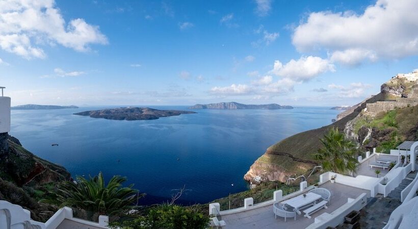 Отель Loucas On The Cliff