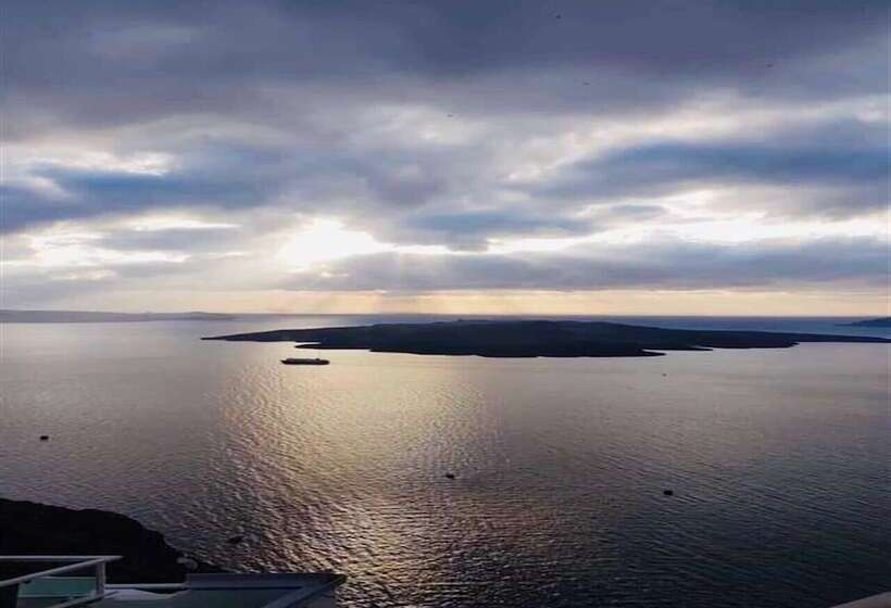 Отель Loucas On The Cliff