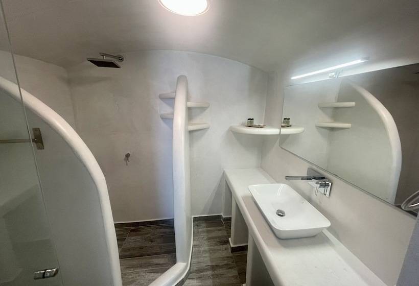 Отель Loucas On The Cliff