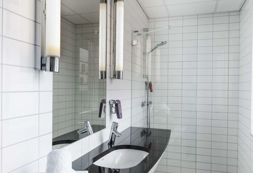 هتل Radisson Red Oslo City Centre