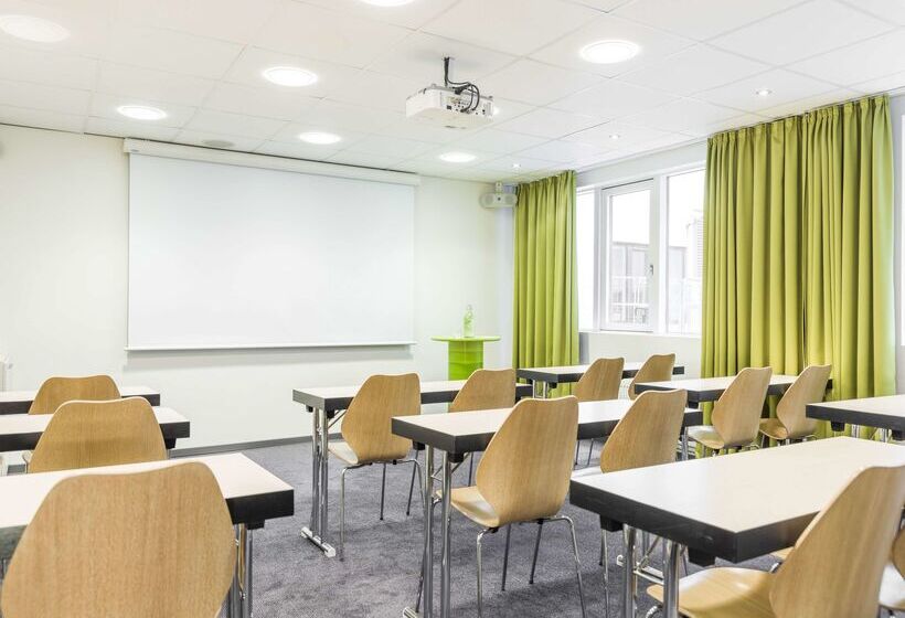 هتل Radisson Red Oslo City Centre