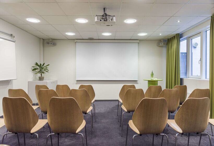 هتل Radisson Red Oslo City Centre