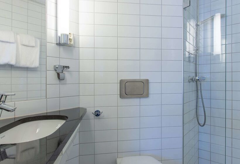 هتل Radisson Red Oslo City Centre