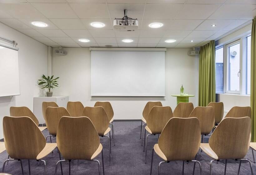 هتل Radisson Red Oslo City Centre