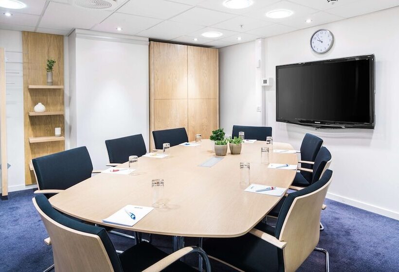 هتل Radisson Red Oslo City Centre